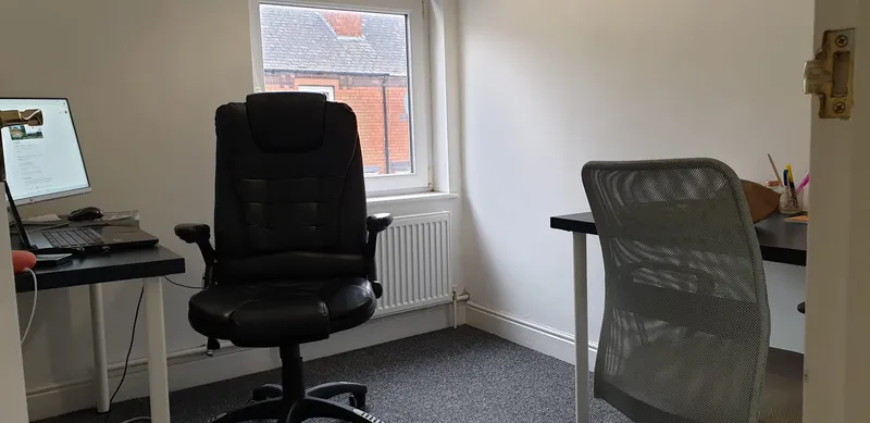 Charming  2 Bed Terraced House // AUG 2026 - Image 5